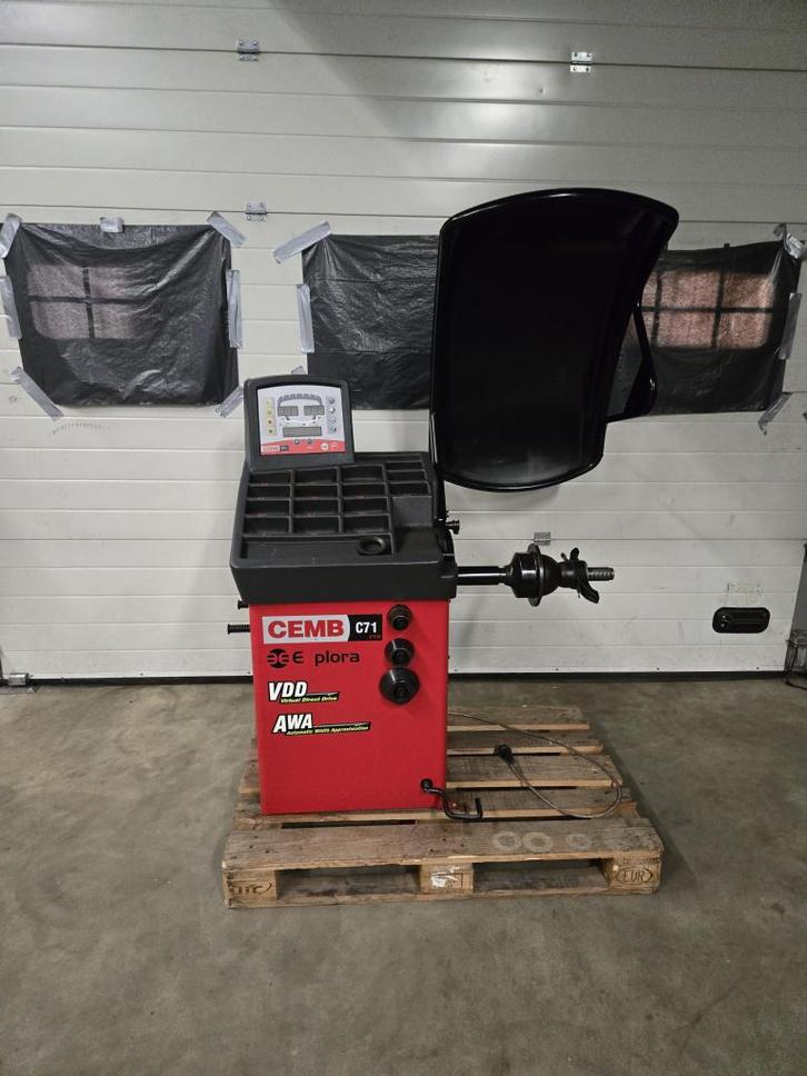 CEMB C71 balanceer machine / balanceer apparaat 230V EVO, Auto diversen, Autogereedschap, Zo goed als nieuw, Ophalen of Verzenden