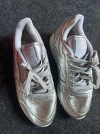 Reebok classic sneakers, Sport en Fitness, Loopsport en Atletiek, Ophalen of Verzenden, Zo goed als nieuw, Overige typen, Reebok