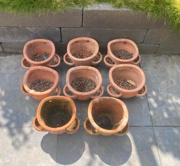 Terracotta aardbeienpotten hang beschikbaar voor biedingen