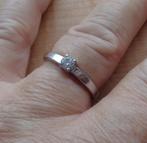 zilveren ring met helder steentje [932], 18 tot 19, Verzenden, Zo goed als nieuw, Dame