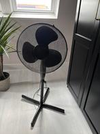 Zwarte ventilator verstelbaar in hoogte, Ophalen, Zo goed als nieuw