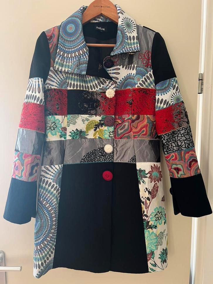 Natura mooie vrolijke tussenjas/ maat 40/ mooie knopen !, Kleding | Dames, Jassen | Winter, Zo goed als nieuw, Maat 38/40 (M)