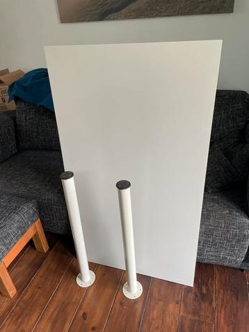 Bureaublad Ikea met 2 poten
