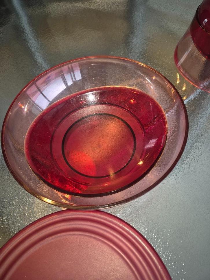 Tupperware 2 schalen met deksel bordeaux rood, Huis en Inrichting, Keuken | Tupperware, Zo goed als nieuw, Schaal, Rood, Ophalen of Verzenden