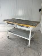 Knutsel wagen op wiel met lades, Ophalen