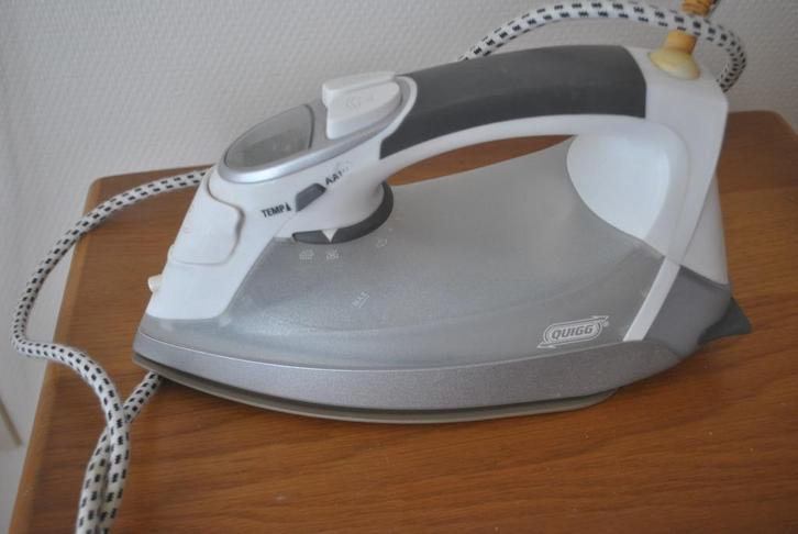 Strijkijzer, Quigg, Witgoed en Apparatuur, Strijkijzers en Strijkplanken, Gebruikt, Strijkijzer met snoer, Ophalen of Verzenden