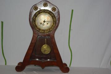 Tafel klok beschikbaar voor biedingen