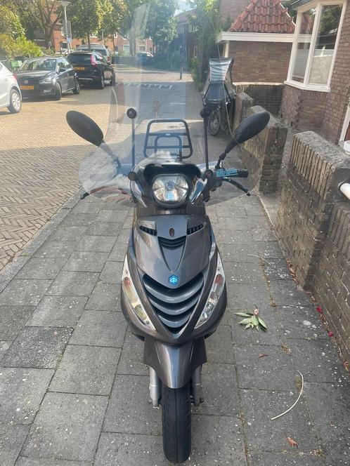 Piaggio zip 2015, Fietsen en Brommers, Scooters | Piaggio, Gebruikt, Zip, Maximaal 25 km/u, Benzine, Ophalen