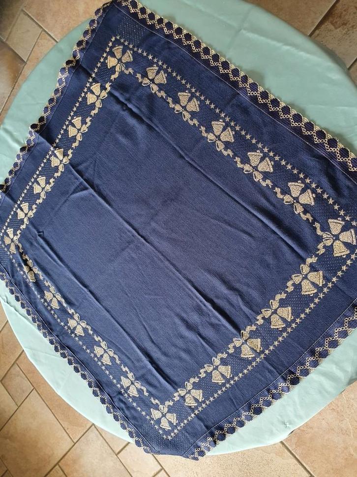 Blauw met gouddraad 78 x 83 geborduurde kerstklokken, Diversen, Kerst, Zo goed als nieuw, Ophalen of Verzenden