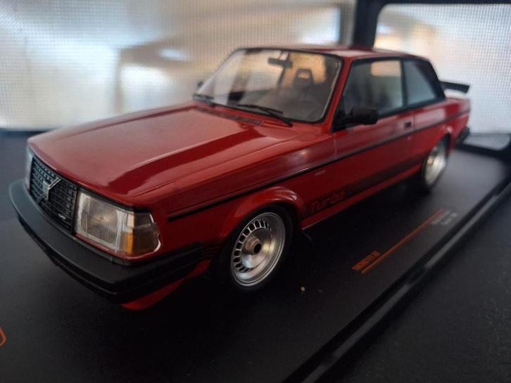 Volvo 240 Turbo Custom 1987 Schaal 1:18, Hobby en Vrije tijd, Modelauto's | 1:18, Nieuw, Auto, Overige merken, Ophalen of Verzenden