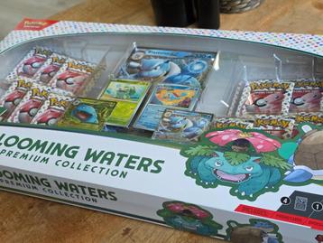 Pokémon 151 Blooming Waters Collection Box beschikbaar voor biedingen