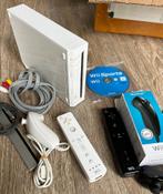 Wii Sport pack with 2 controllers + CD, Spelcomputers en Games, Spelcomputers | Nintendo Wii, Met 2 controllers, Ophalen of Verzenden