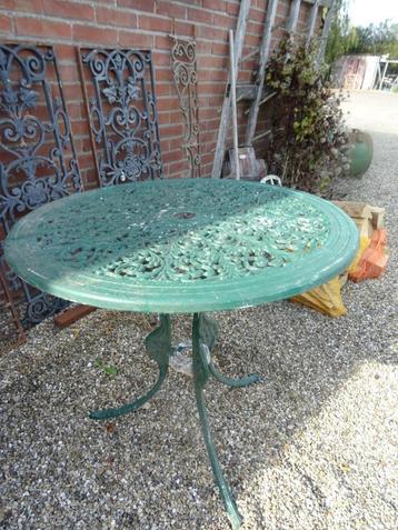 erg mooie Franse tuintafel / tuin tafel / tafeltje  beschikbaar voor biedingen