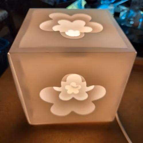 Leuke, tafellamp bloem,, Huis en Inrichting, Lampen | Tafellampen, Zo goed als nieuw, Minder dan 50 cm, Kunststof, Ophalen of Verzenden