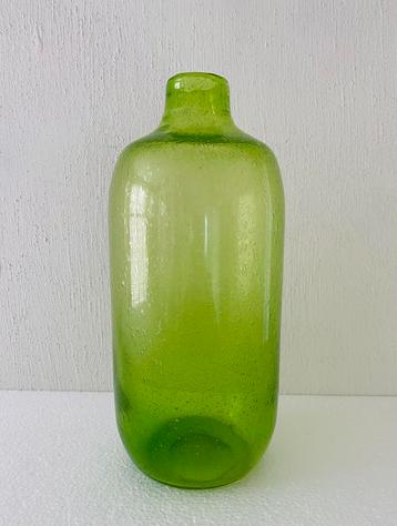 Vintage groen glazen vaas / fles beschikbaar voor biedingen