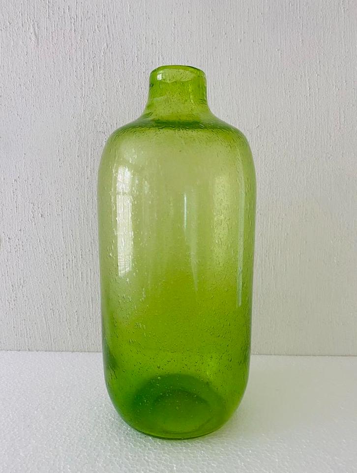 Vintage groen glazen vaas / fles, Huis en Inrichting, Woonaccessoires | Vazen, Gebruikt, Groen, Minder dan 50 cm, Glas, Ophalen of Verzenden