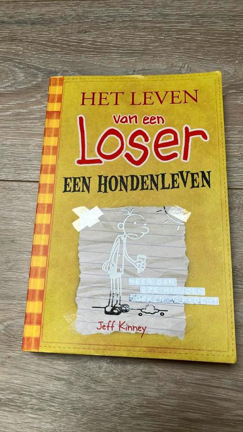 Jeff Kinney - Een hondenleven, Boeken, Kinderboeken | Jeugd | 10 tot 12 jaar, Zo goed als nieuw, Fictie, Ophalen of Verzenden
