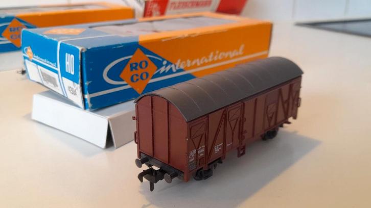 2 x goederenwagen Roco en Fleischmann, Hobby en Vrije tijd, Modeltreinen | H0, Gebruikt, Wagon, Gelijkstroom, Fleischmann, Analoog