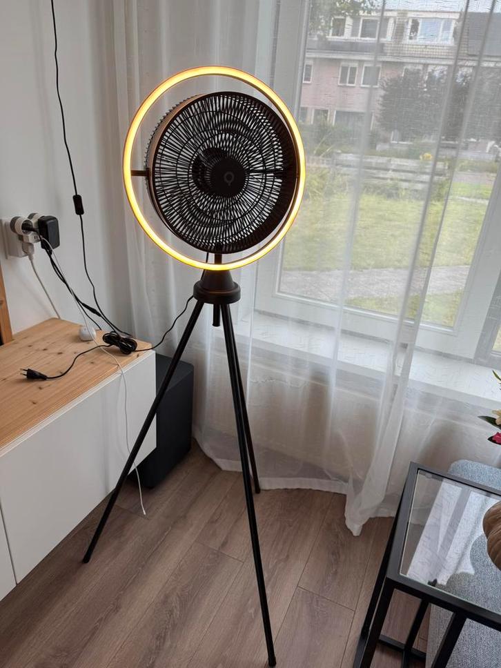 Moderne ventilator met lamp en afstadabediening, Huis en Inrichting, Lampen | Vloerlampen, Zo goed als nieuw, 150 tot 200 cm, Kunststof