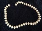 zacht geel met parelmoer glans 34 cm lang nr k 5354, Sieraden, Tassen en Uiterlijk, Ophalen of Verzenden, Nieuw, Geel, Overige materialen