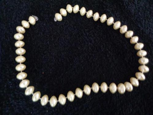 zacht geel met parelmoer glans 34 cm lang nr k 5354, Sieraden, Tassen en Uiterlijk, Kettingen, Nieuw, Overige materialen, Geel