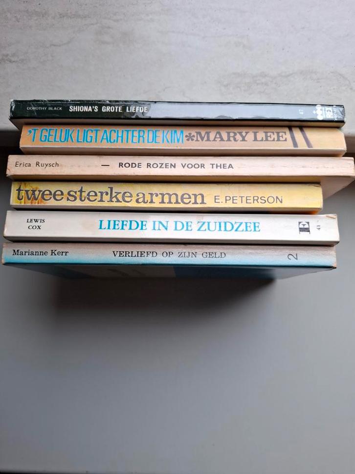Pocket Romans - Diverse Titels, Boeken, Romans, Gelezen, Ophalen of Verzenden
