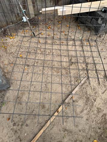 Beton mat beschikbaar voor biedingen