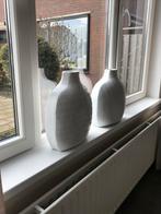 Witte Vazen Set met Stippen, Ophalen, Wit, Aardewerk of Porselein, Zo goed als nieuw