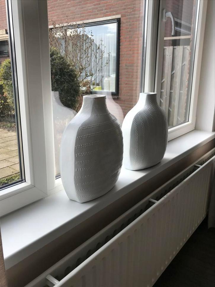 Witte Vazen Set met Stippen, Huis en Inrichting, Woonaccessoires | Vazen, Zo goed als nieuw, Wit, Minder dan 50 cm, Aardewerk of Porselein