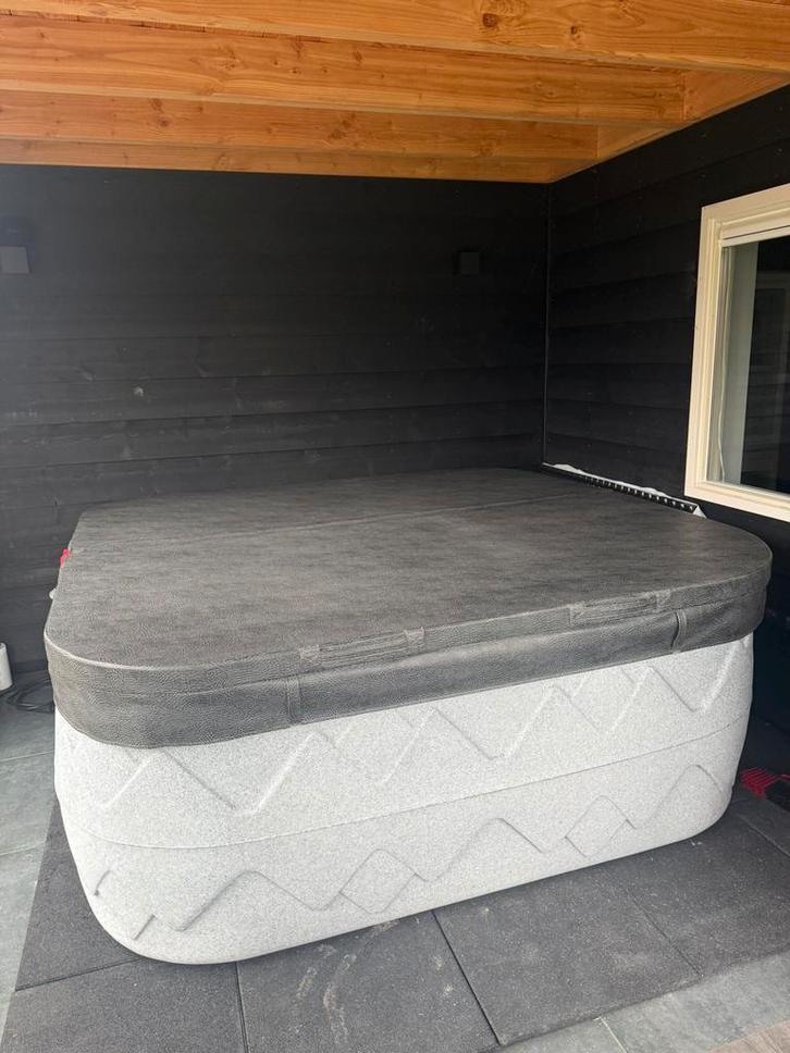 Jacuzzi incl. cover, Tuin en Terras, Bubbelbaden en Hottubs, Zo goed als nieuw, Ophalen