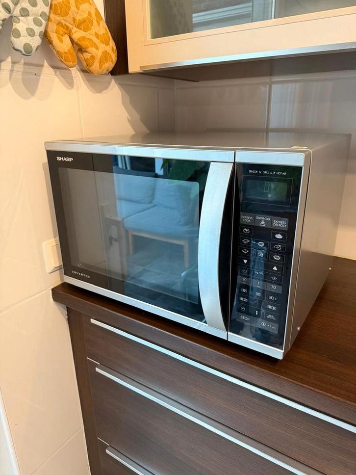 Combi-magnetron Sharp, Witgoed en Apparatuur, Magnetrons, Zo goed als nieuw, Vrijstaand, Combimagnetron, 45 tot 60 cm, Grill, Hete lucht