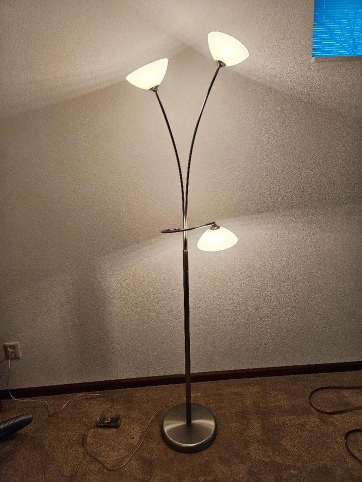 Vloerlamp led, Huis en Inrichting, Lampen | Vloerlampen, Zo goed als nieuw, 150 tot 200 cm, Metaal, Ophalen