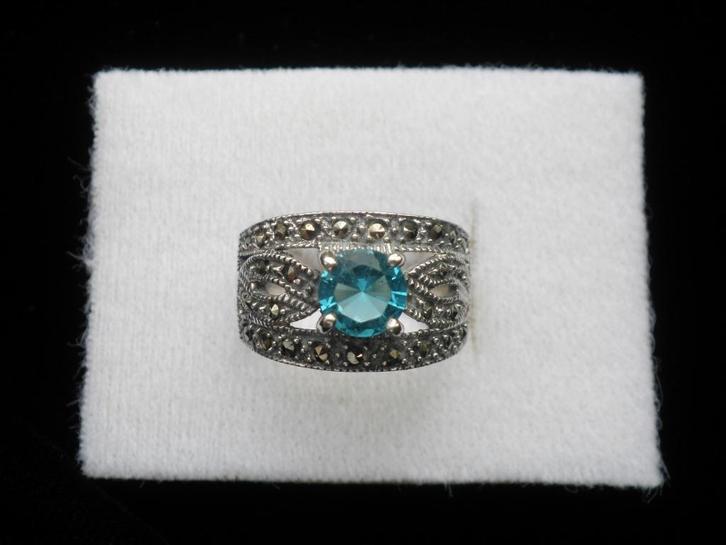 Mooie Zilveren Ring met Blauwe steen en Markesietjes, Sieraden, Tassen en Uiterlijk, Antieke sieraden, Ring, Zilver, Met edelsteen