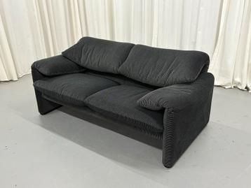 Cassina Maralunga 2-zitsbank beschikbaar voor biedingen