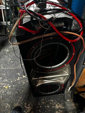 Subwoofer met versterker beschikbaar voor biedingen