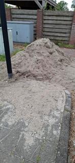 GRATIS 1,5 kuub zand, 60x40 grindtegels en 10x10 stenen, Ophalen, Zo goed als nieuw, Ophoogzand