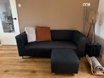 IKEA KLIPPAN 2-zitsbank + hocker - Zwart, Huis en Inrichting, Ophalen, Gebruikt, Tweepersoons, 75 tot 100 cm