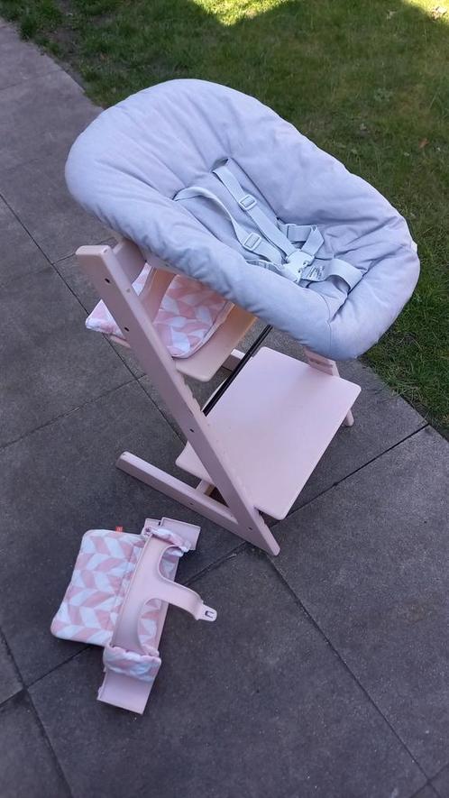Stokke Tripp Trapp stoel, met newbornset + babyset + kussens, Kinderen en Baby's, Kinderstoelen, Gebruikt, Meegroeistoel, Aanschuifbaar