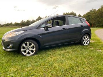 Nette Ford Fiësta Titanium 1.6 Ti-vct 5DR luxe uitvoering! beschikbaar voor biedingen