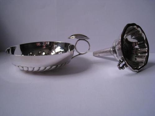 WIJNPROEF SCHAAL GROOT MODEL EN DECANTER ; SAMEN 45,-, Antiek en Kunst, Curiosa en Brocante, Verzenden