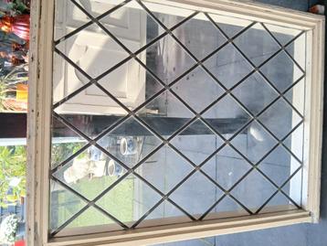 Mooie vintage glas en lood raam beschikbaar voor biedingen