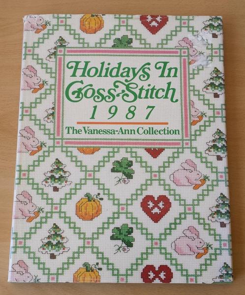 Holidays in Cross Stitch - The Vanessa-Ann Collection - 1987, Hobby en Vrije tijd, Borduren en Borduurmachines, Gebruikt, Patroon