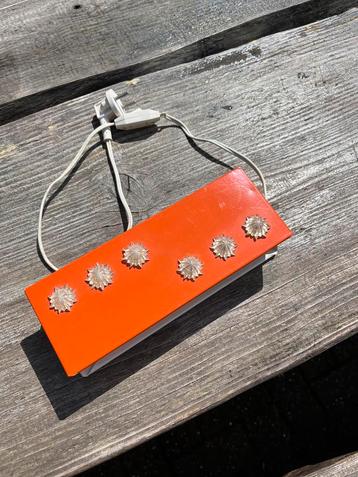 Oranje wandlampje met ster dopjes vintage jaren 60 bed €15 beschikbaar voor biedingen