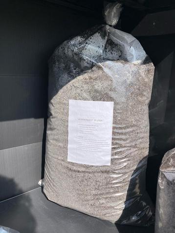 Wormenmest wormenhumus beschikbaar voor biedingen