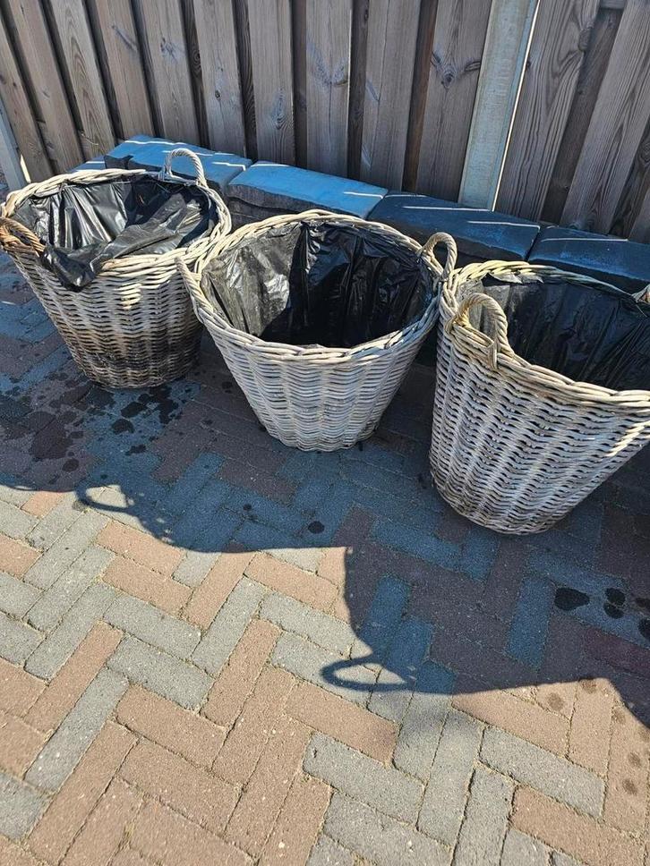 Rieten Manden. Koopje, Tuin en Terras, Bloembakken en Plantenbakken, Gebruikt, Overige materialen, Binnen, Balkon, Tuin, 30 tot 60 cm