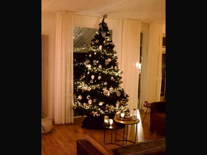 Kunstkerstboom 250cm €100,00, Diversen, Kerst, Zo goed als nieuw, Ophalen