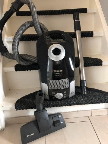 Te koop Miele stofzuiger –  1400watt – 1600w compact C1 beschikbaar voor biedingen