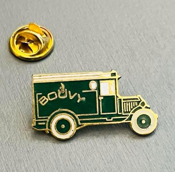 Groene Bouvy vrachtwagen pin, Verzamelen, Speldjes, Pins en Buttons, Zo goed als nieuw, Speldje of Pin, Transport, Ophalen of Verzenden