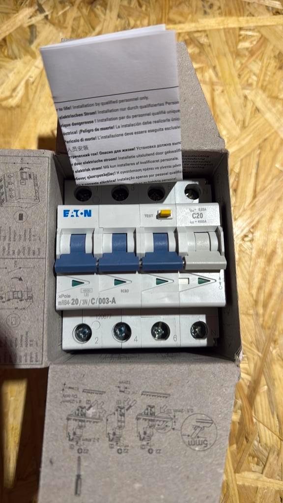 Eaton Aardlekautomaat C20 0,03mA 4polig in doos NIEUW, Doe-het-zelf en Verbouw, Elektra en Kabels, Zo goed als nieuw, Overige typen