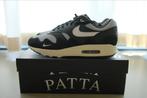 Nike Air Max 1 Patta Black Metallic Silver - Maat 45,5, Kleding | Heren, Schoenen, Ophalen of Verzenden, Nieuw, Zwart, Sneakers of Gympen